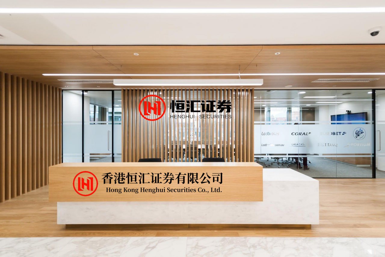 信康优配 上海迪士尼互动人偶台风天照常出街引发热议，客服：会依据天气情况调整